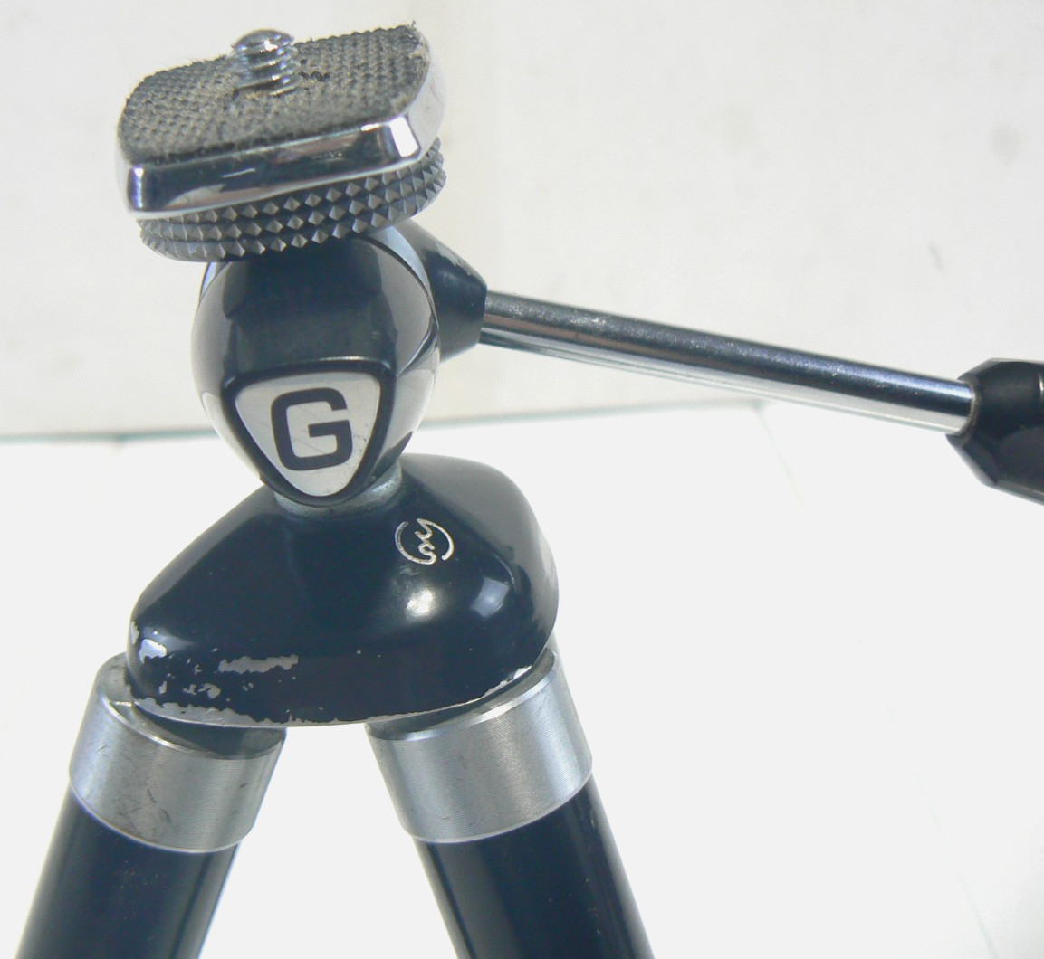 G 6137 Compact Telescoping Tripod Made in Japan Vintage 8″ – 46″
