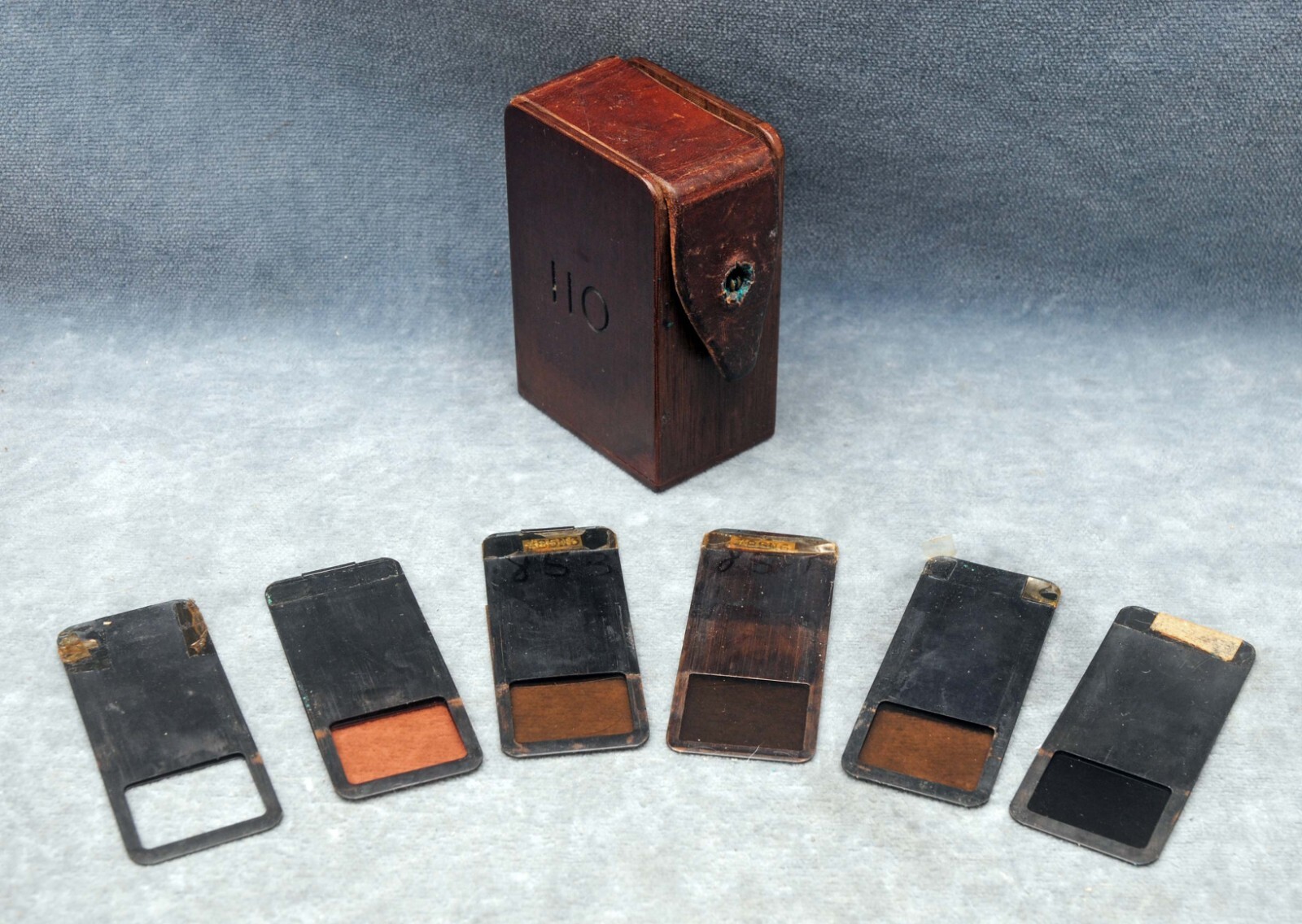 VINTAGE SET OF 6 GELATIN FILTER HOLDERS IN ORIGINAL CASE – “110”?