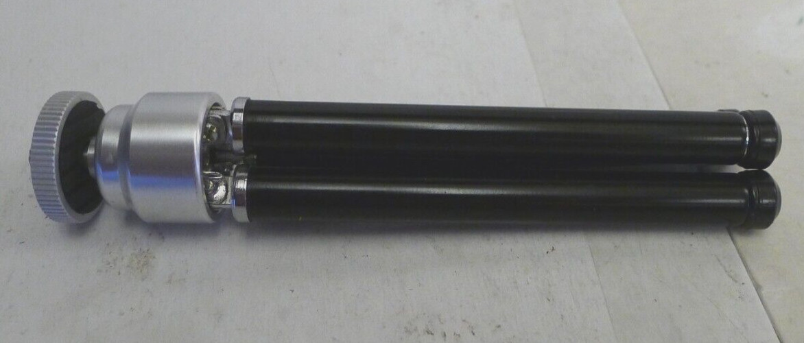 Compact Portable Table Top Adjustable Tripod 5 1/8″ to 7 1/2″ – Unbranded – Used