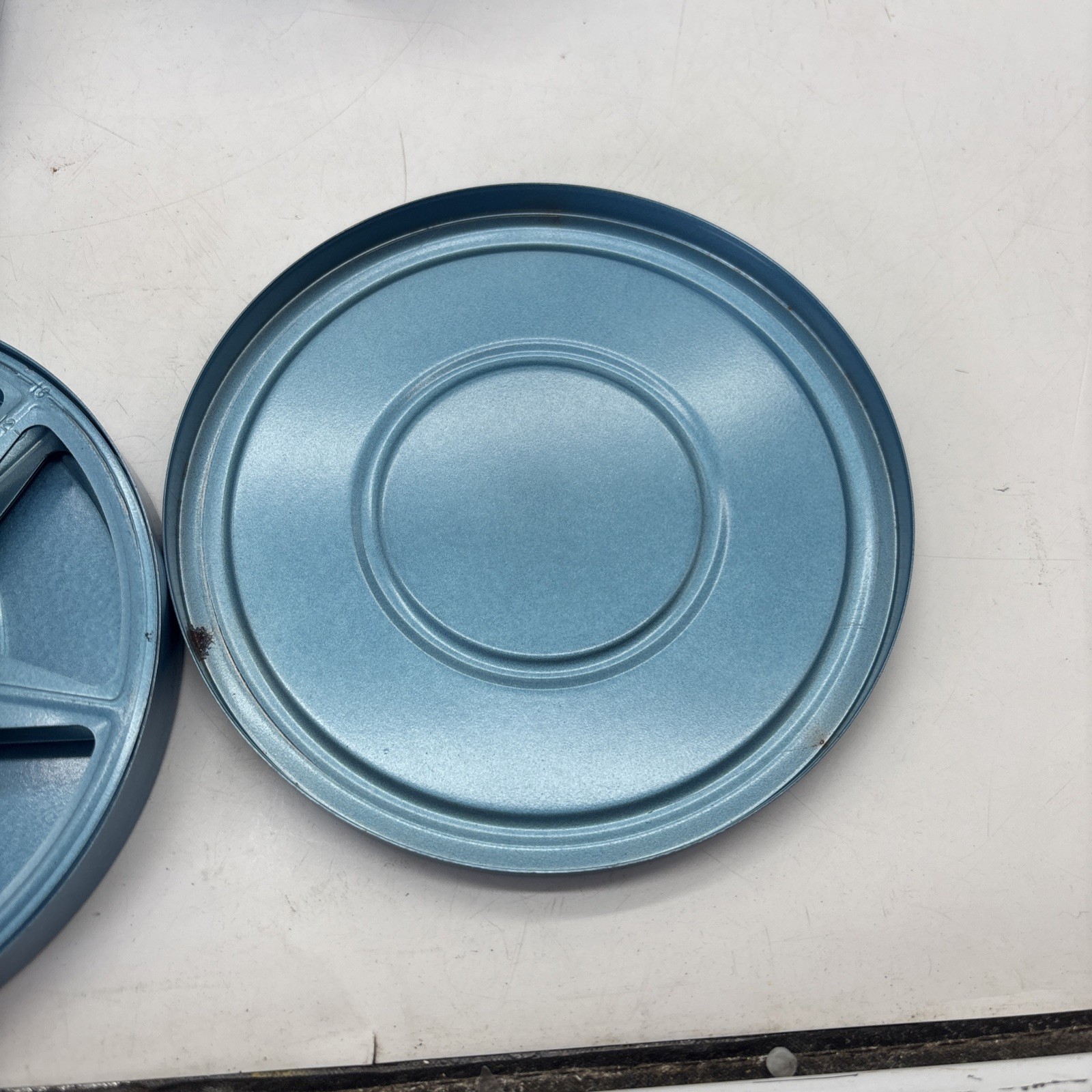 Lot Of 6 Compco 8mm 200′ metal movie reels-cans -carrying Case BLUE EUC Vintage