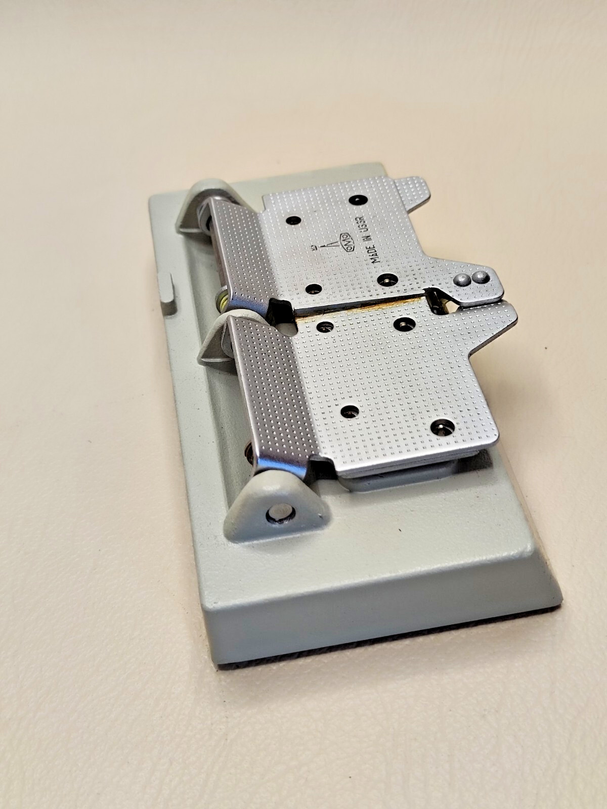 Press MPP-4 for editing, cutting and gluing 8mm, 16mm film, “super” and regular