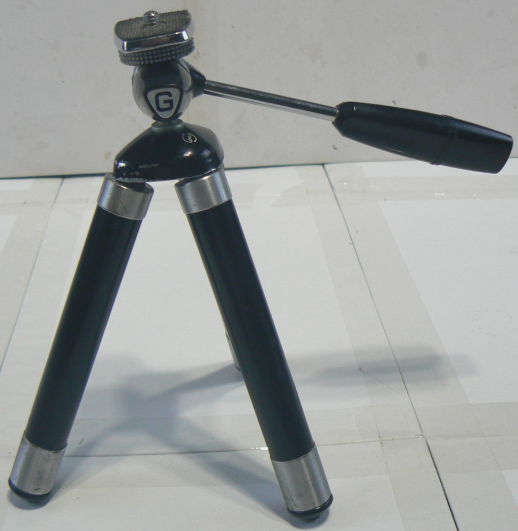 G 6137 Compact Telescoping Tripod Made in Japan Vintage 8″ – 46″