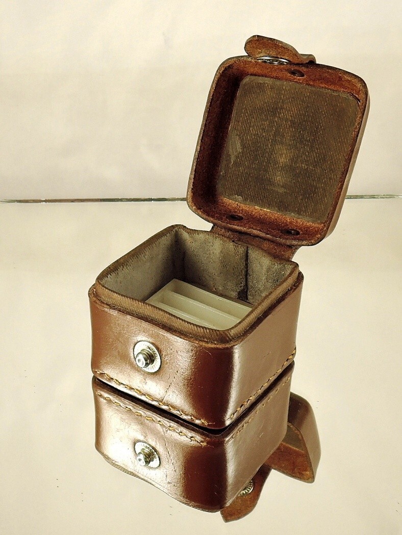 FLEXARET MEOPTA Leather box for a square lens hood B40 and four filters B36