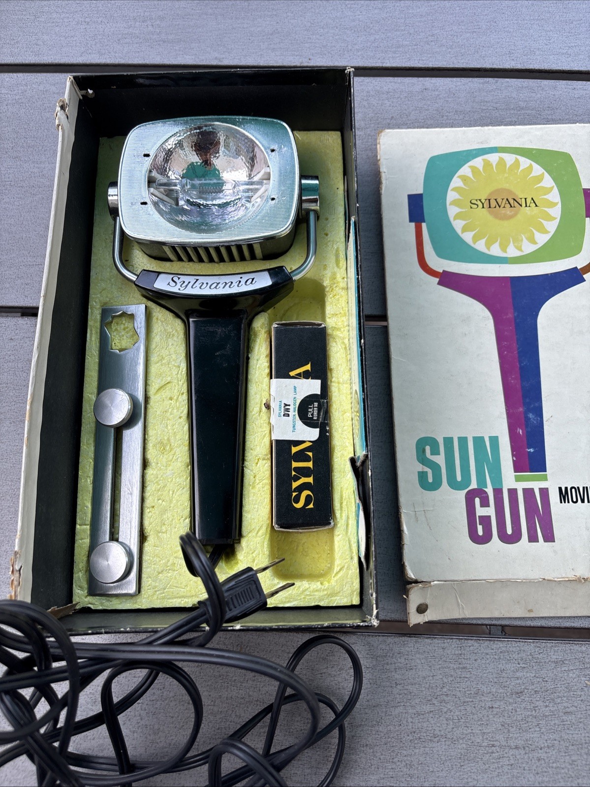 Vintage Sylvania Sun Gun Movie Light w/Original Box Works Great! Model SG-50
