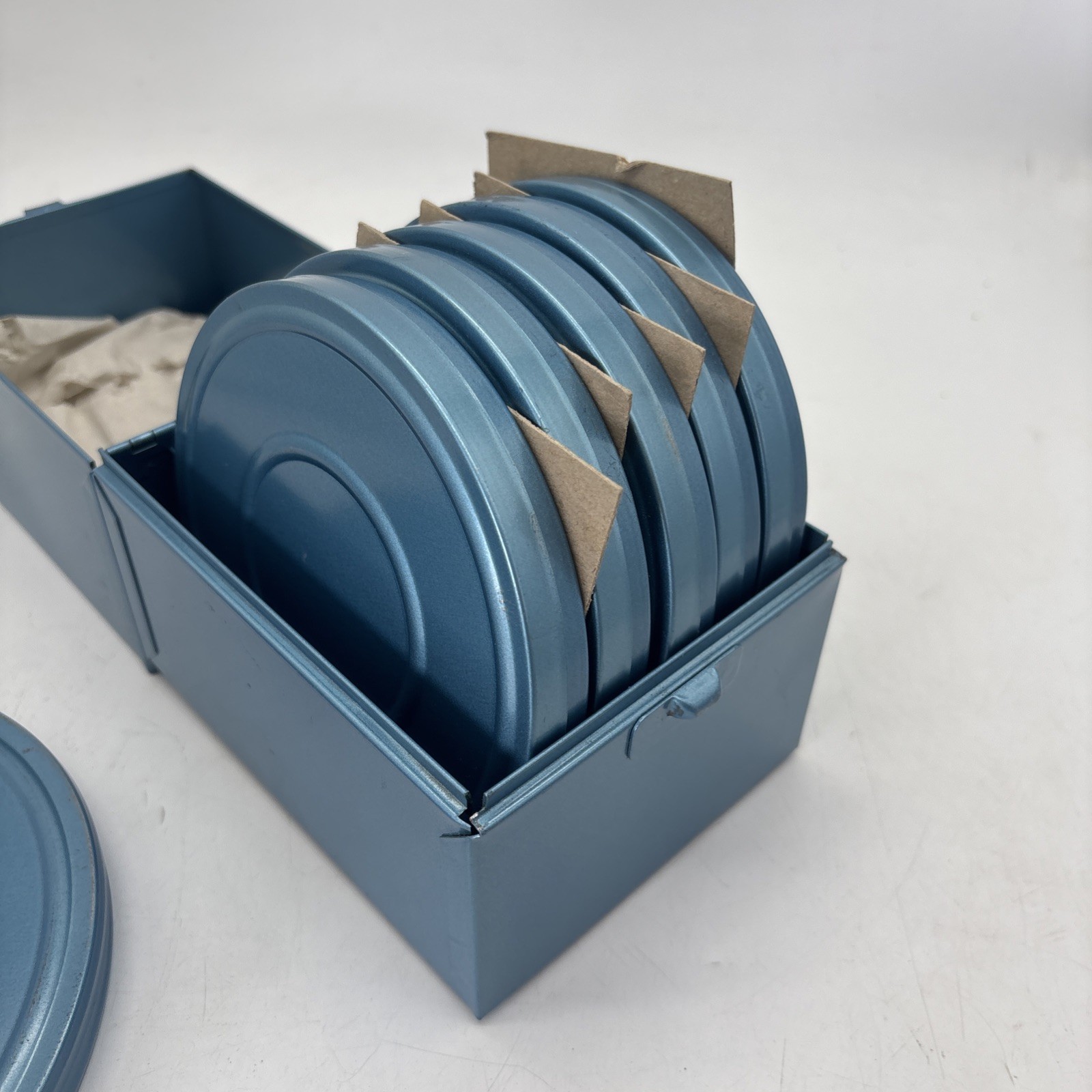 Lot Of 6 Compco 8mm 200′ metal movie reels-cans -carrying Case BLUE EUC Vintage