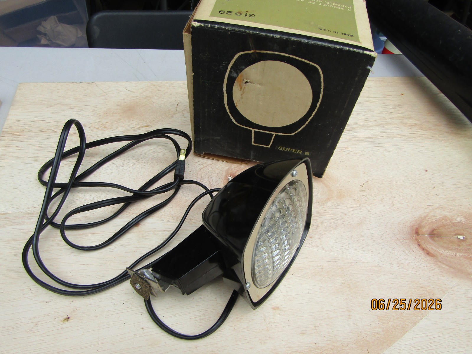 Vintage Atlas Warner Super 8 Movie Sealed Beam Light Model 855 w Box Tested