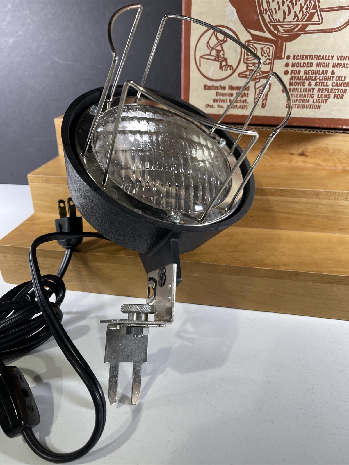 Vintage Harwood No. XR250 Sealed Beam Camera Light For Use With ASA 40&160 WORKS