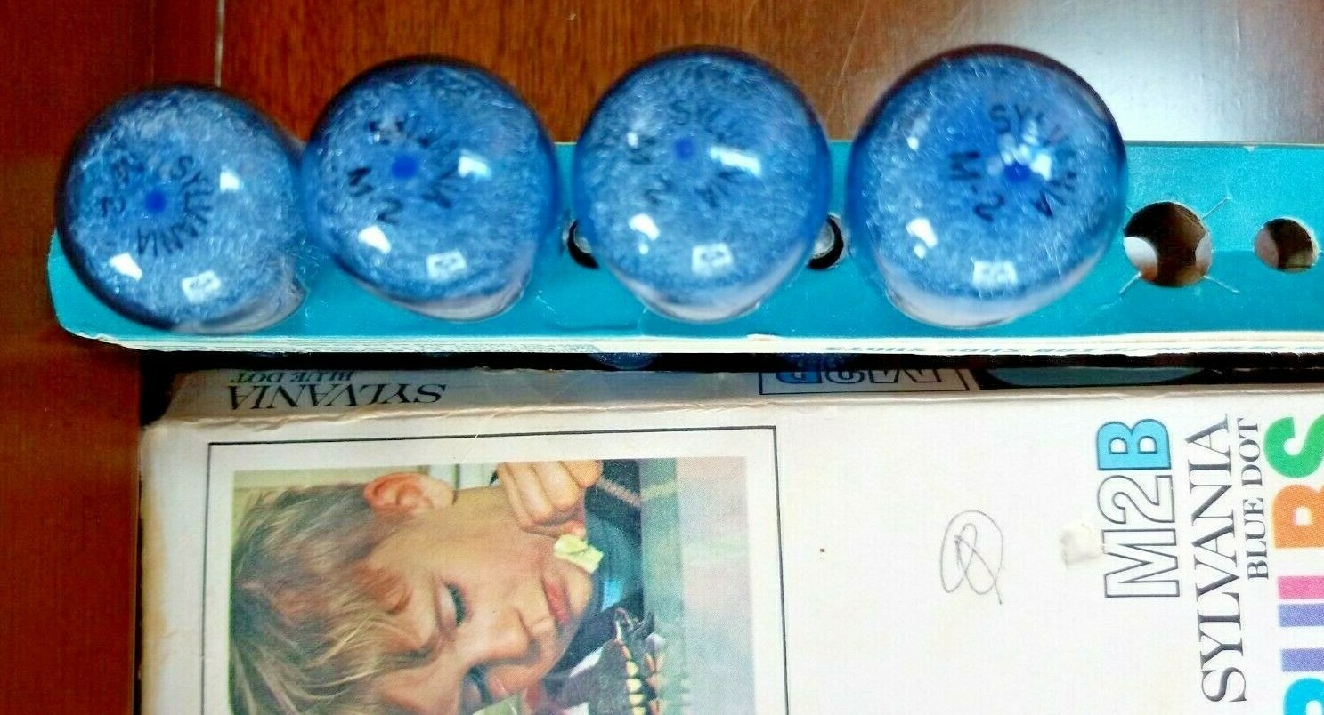 VINTAGE Sylvania BLUE DOT M2B FLASHBULBS BOX OF 8 BLUE BULBS
