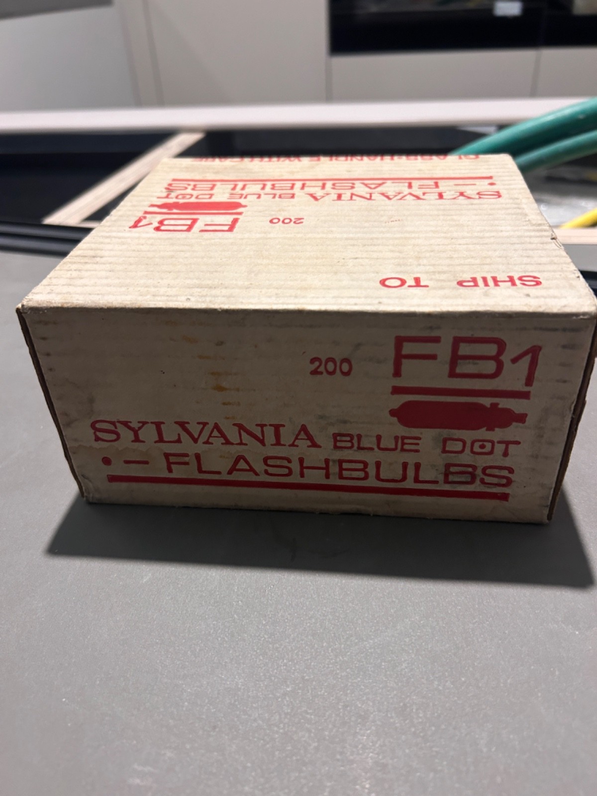 Vintage Sylvania Blue Dot FB1 Flashbulbs – Master Case 200 Count – NOS Italy
