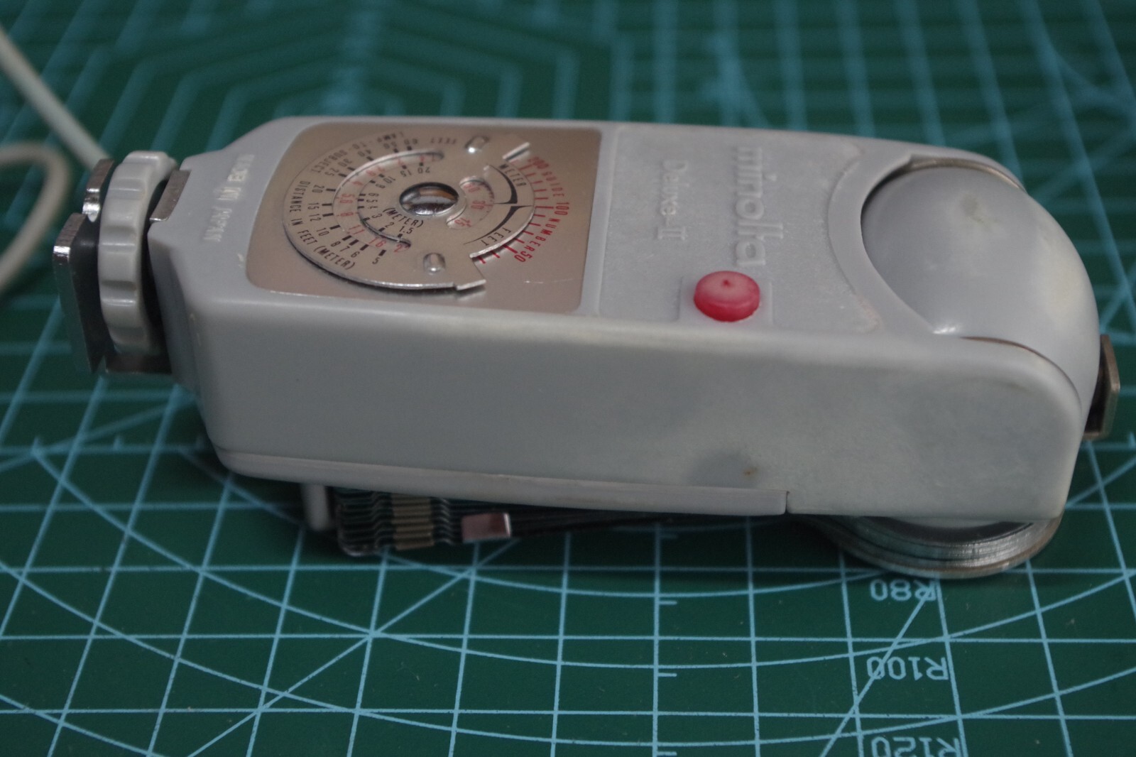 【AS-IS】Vintage Minolta Flash Gun Deluxe II（for AG,Philip Type, Swan Type Bulbs）