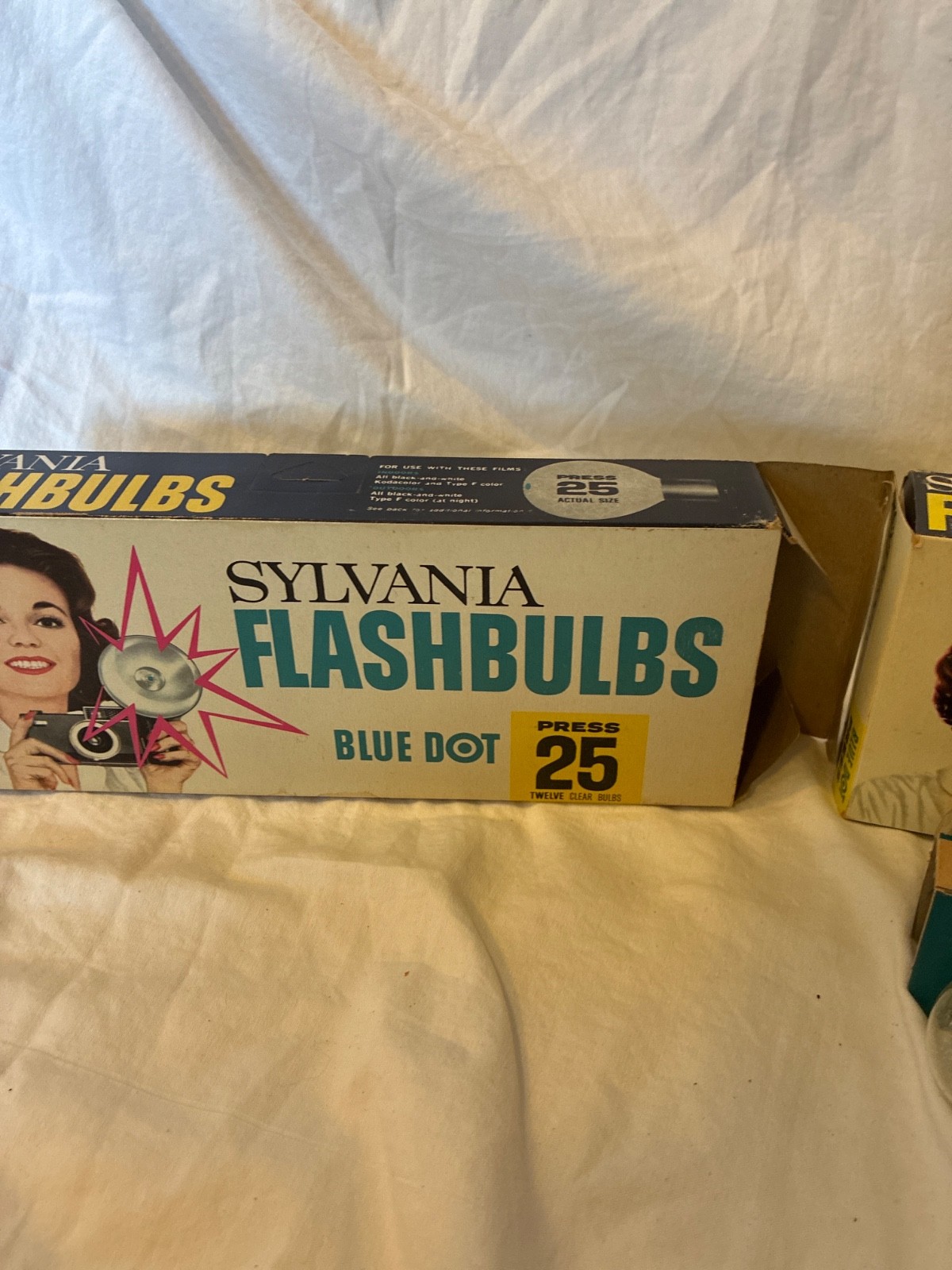 Sylvania Blue Dot Press 25 Vintage Camera Photo Flashbulbs 2 Boxes of 12 NOS