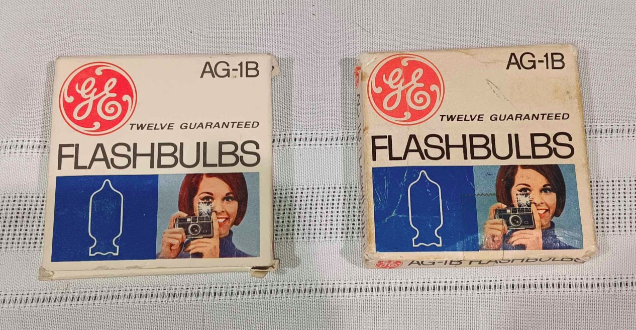 Lot Of 18 General Electric GE AG-1B Flash Bulbs
