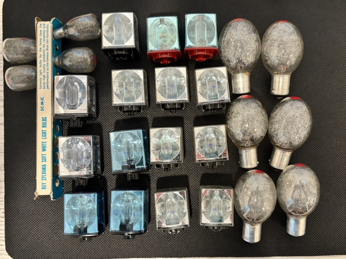 Vintage Lot 25 Flashbulbs Assorted Brands Colors Sizes See Description!!!
