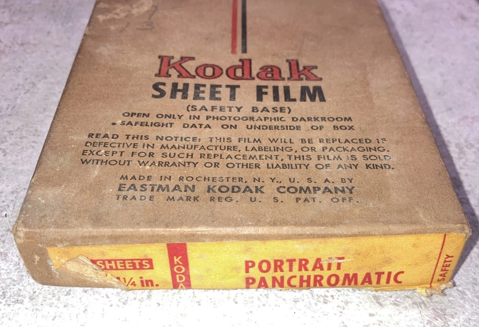 Kodak 3 1/4 x 4 1/4 Sheet Film Portrait Panchromatic 24 Sheets EXP 10/47 DETAILS