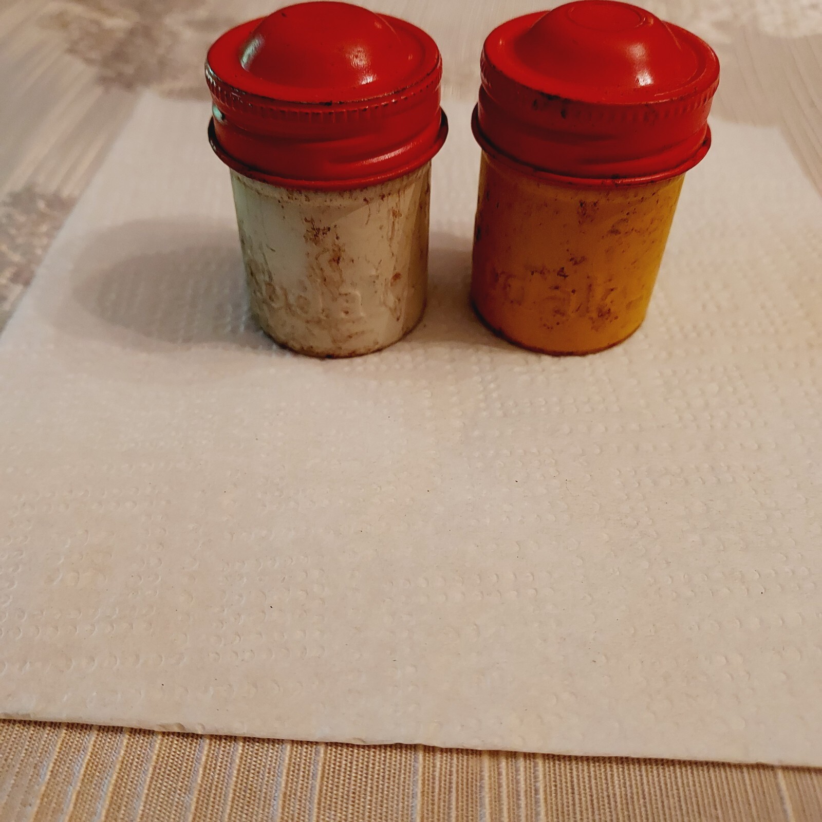 Vintage KODAK Metal FILM CAN CANISTER RED Lid “Barn Find”
