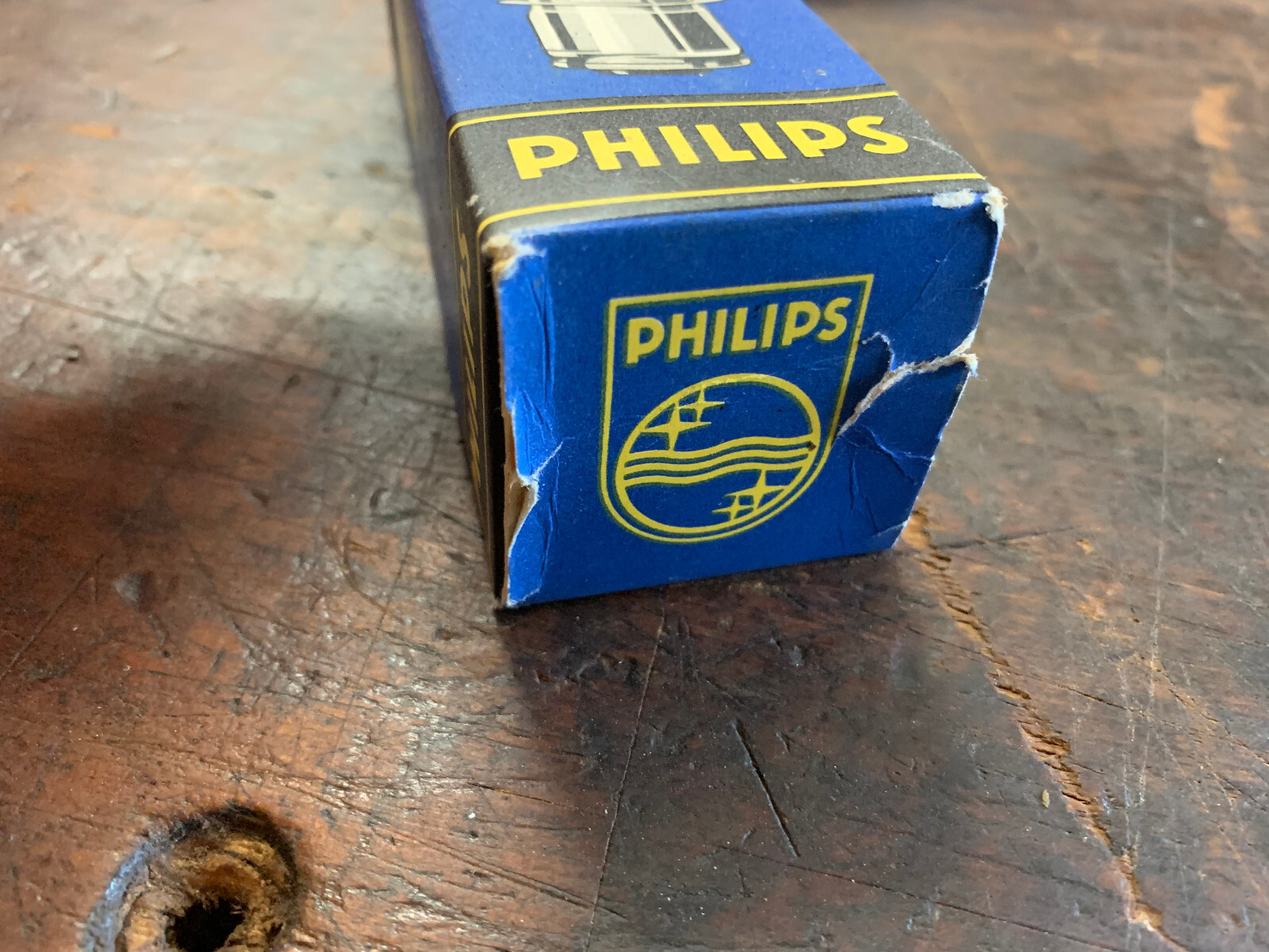 PHILIPS PROJECTOR LAMP 3.5V 100W P28 TYP.7213C/05 CAP DOWN MADE IN HOLLAND