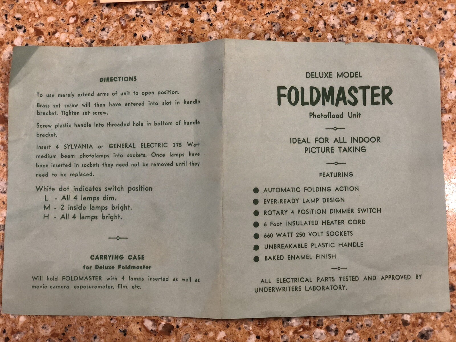Vintage Crownlite Deluxe FoldMaster PhotoFlood Unit with original case