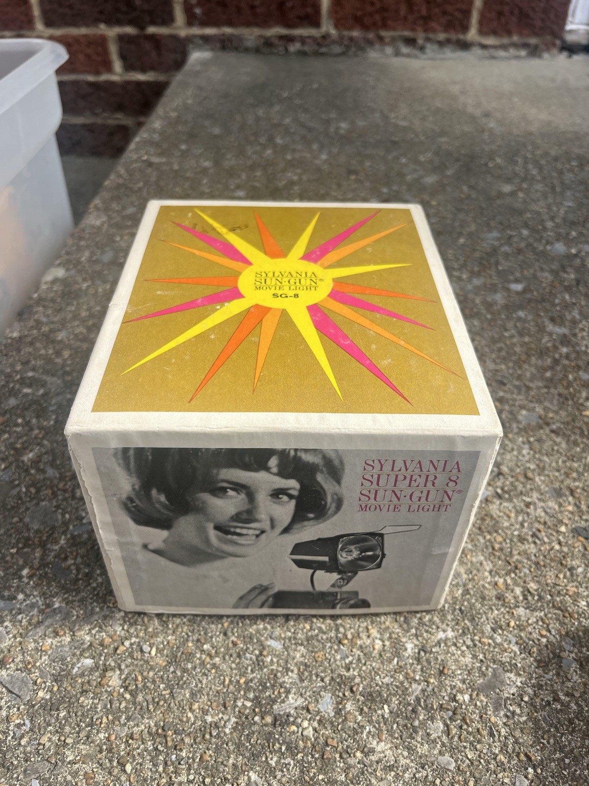 Sylvania Sun Gun SG-8 Movie Light with Box and Manual Book Vintage UNTESTED