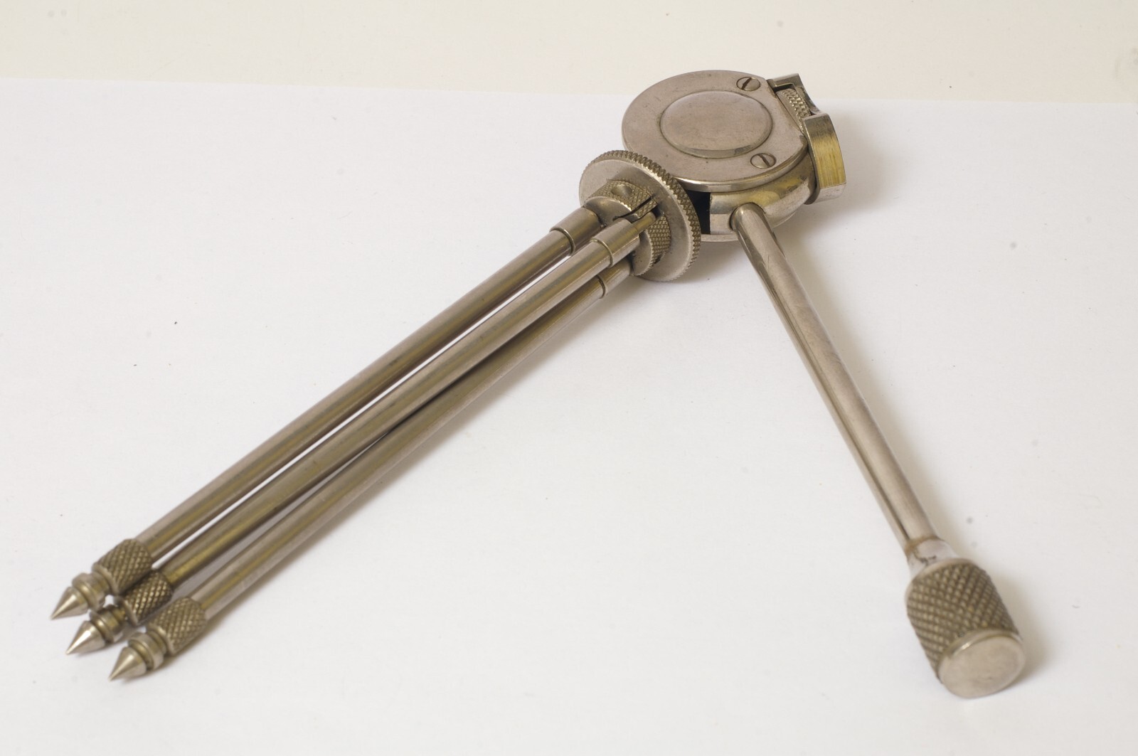 F92515~ Vintage 1940’s Tiny Micro Tripod w/ Leg Extensions, Adjustable Head