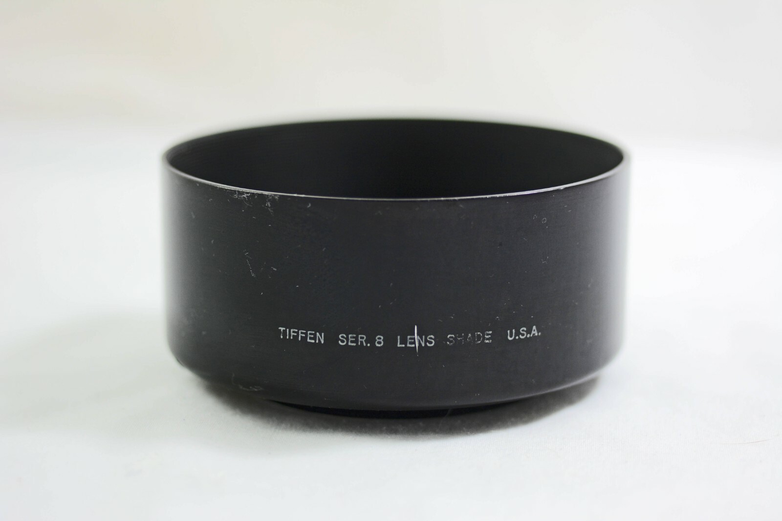 VINTAGE TIFFEN SERIES 8 SCREW-ON BLACK METAL CAMERA LENS HOOD