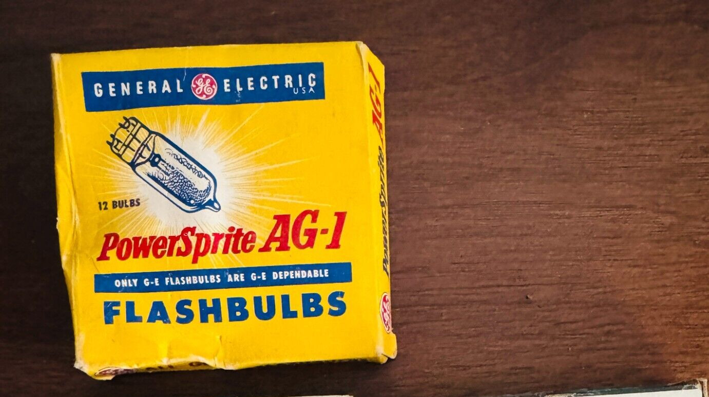 Vintage GENERAL ELECTRIC GE PowerSprite AG-1B (12) Flashbulbs! New IN BOX!