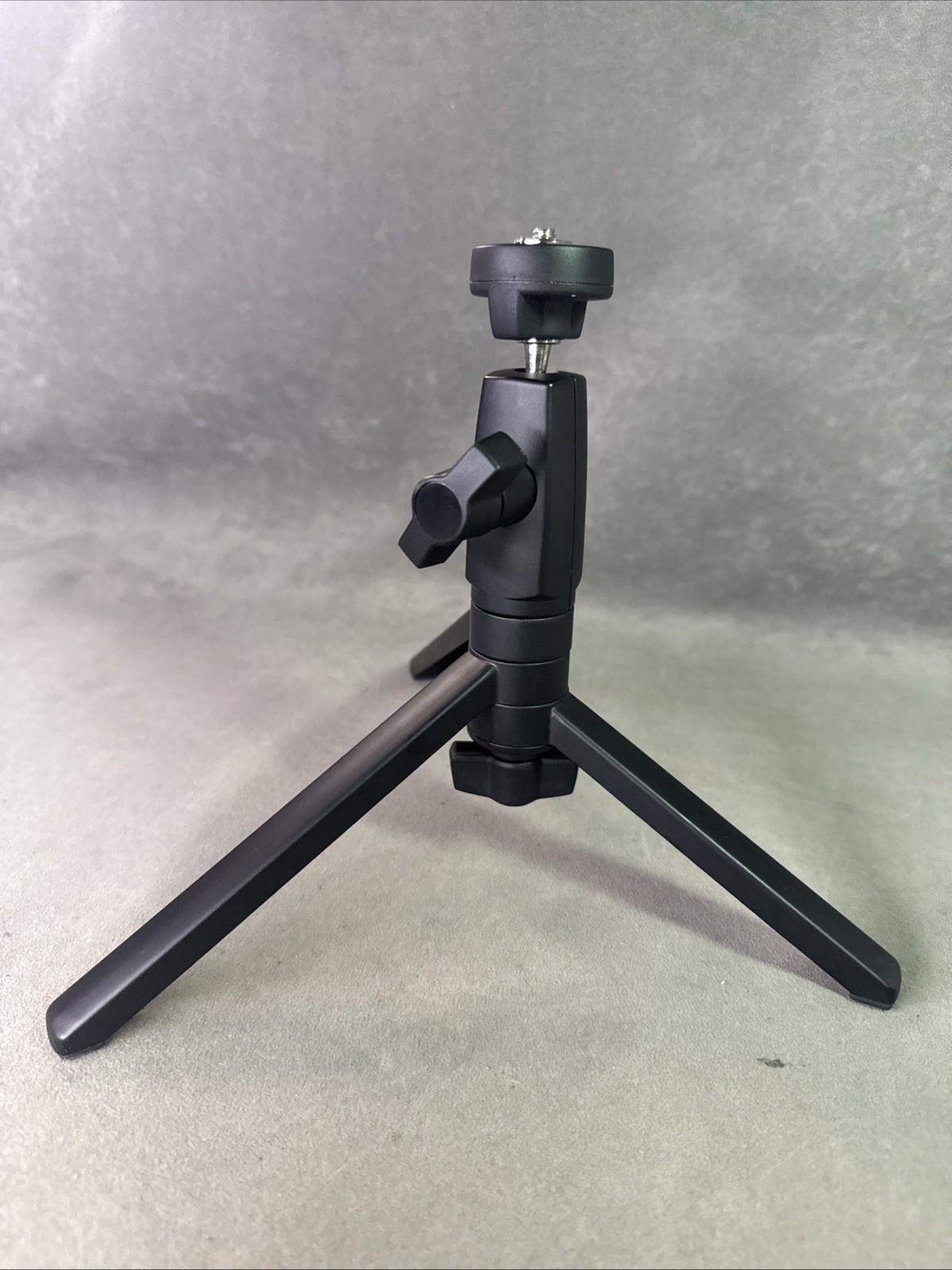 Star-D Model 306 Camera Table Top Tripod with Zipper Case