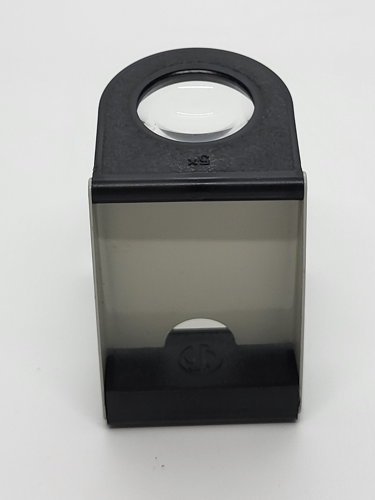Magnifying device for viewing photographic films and transparencies, 5x USSR