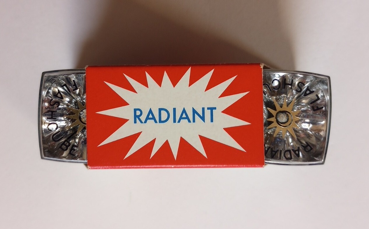 2 Vintage Sylvania GTE Blue Dot Flash Cubes 3 Pack & 1 Pack Radiant Flash Cubes