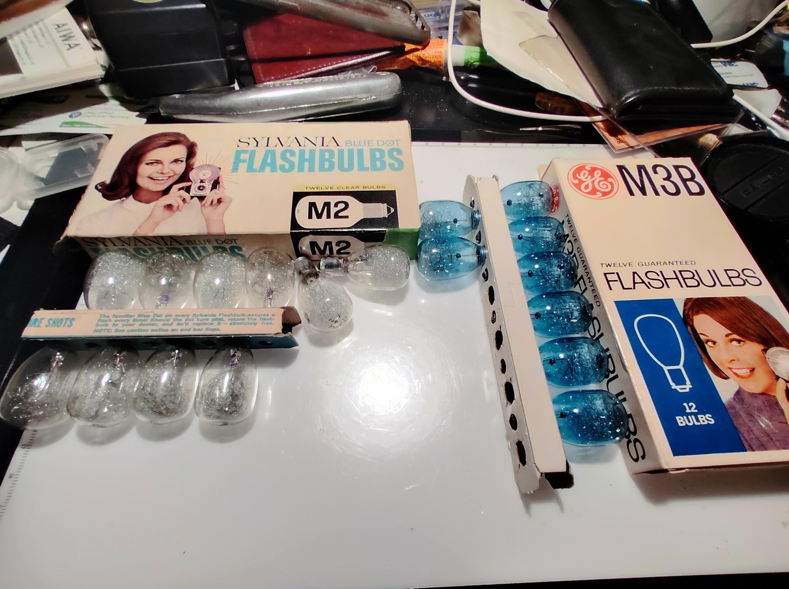 Sylvania Blue Dot Flashbulbs M3B – 10 Bulbs + 8 GE M3B Bulbs