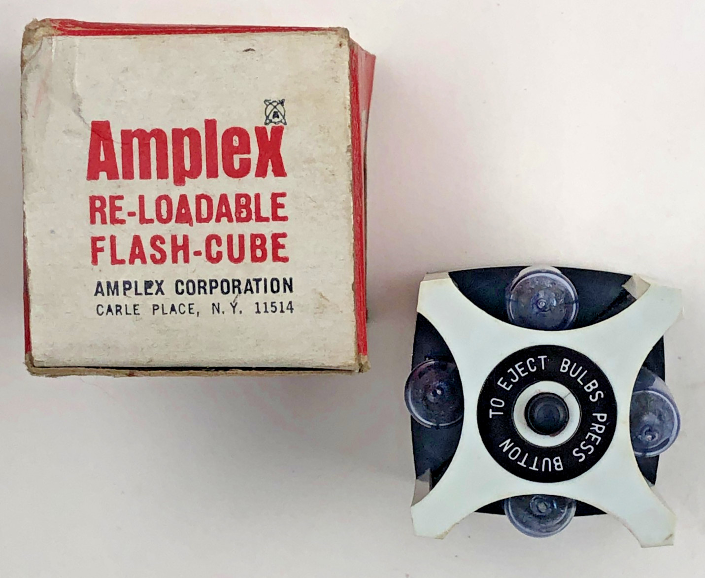 Vintage Amplex Re-loadable Camera Flash Cube in Original Box with 4 Bulbs (AG)