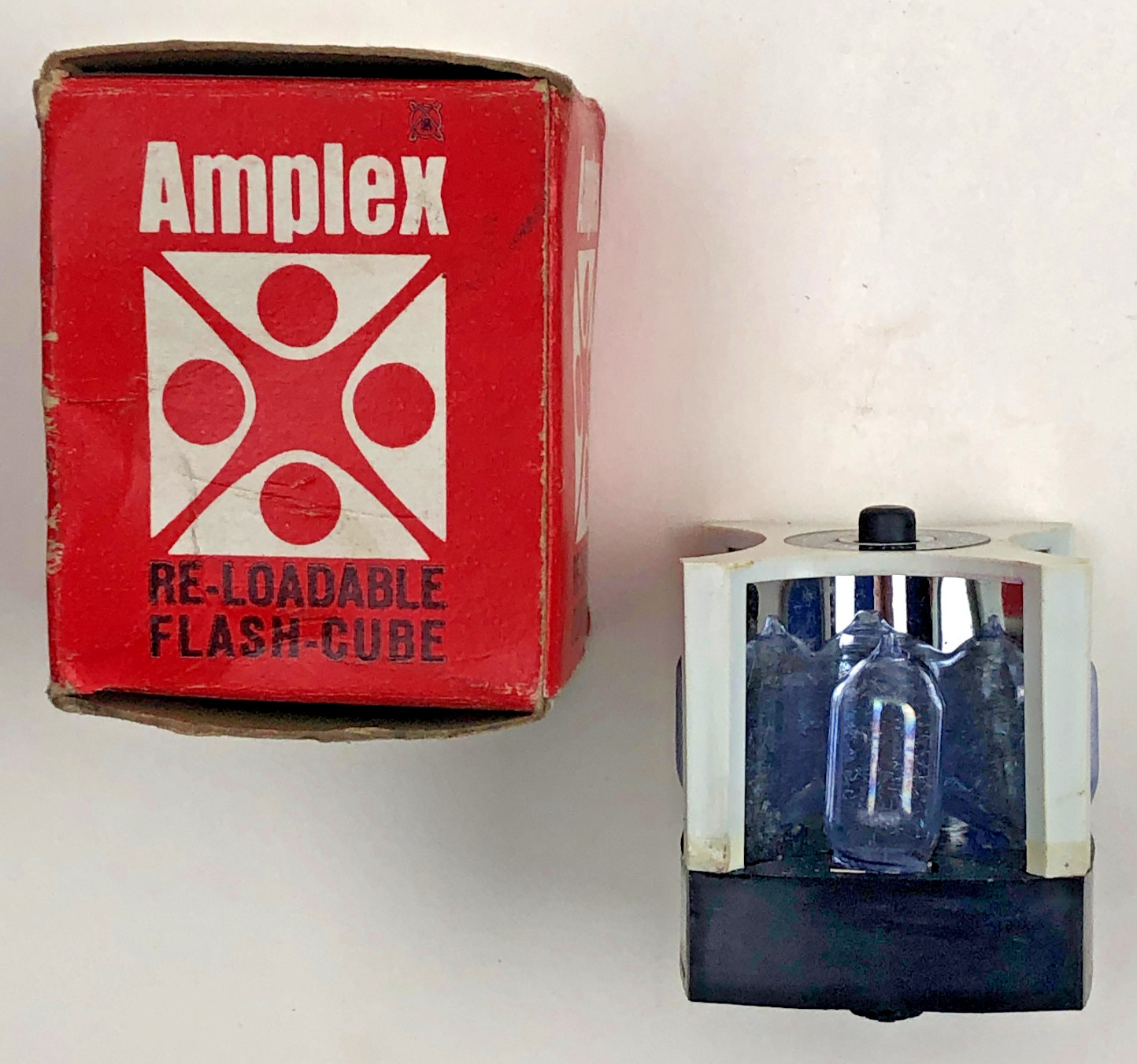 Vintage Amplex Re-loadable Camera Flash Cube in Original Box with 4 Bulbs (AG)
