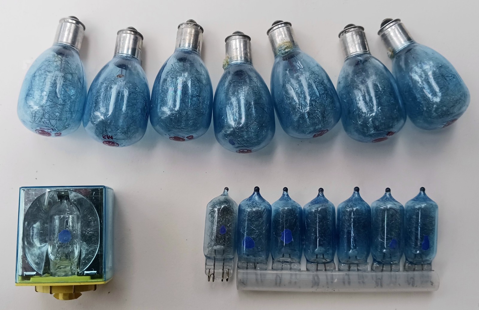 15 Peice Lot Sylvania Misc Size Flash Bulbs Blue Dot Camera Cube Vintage New GE