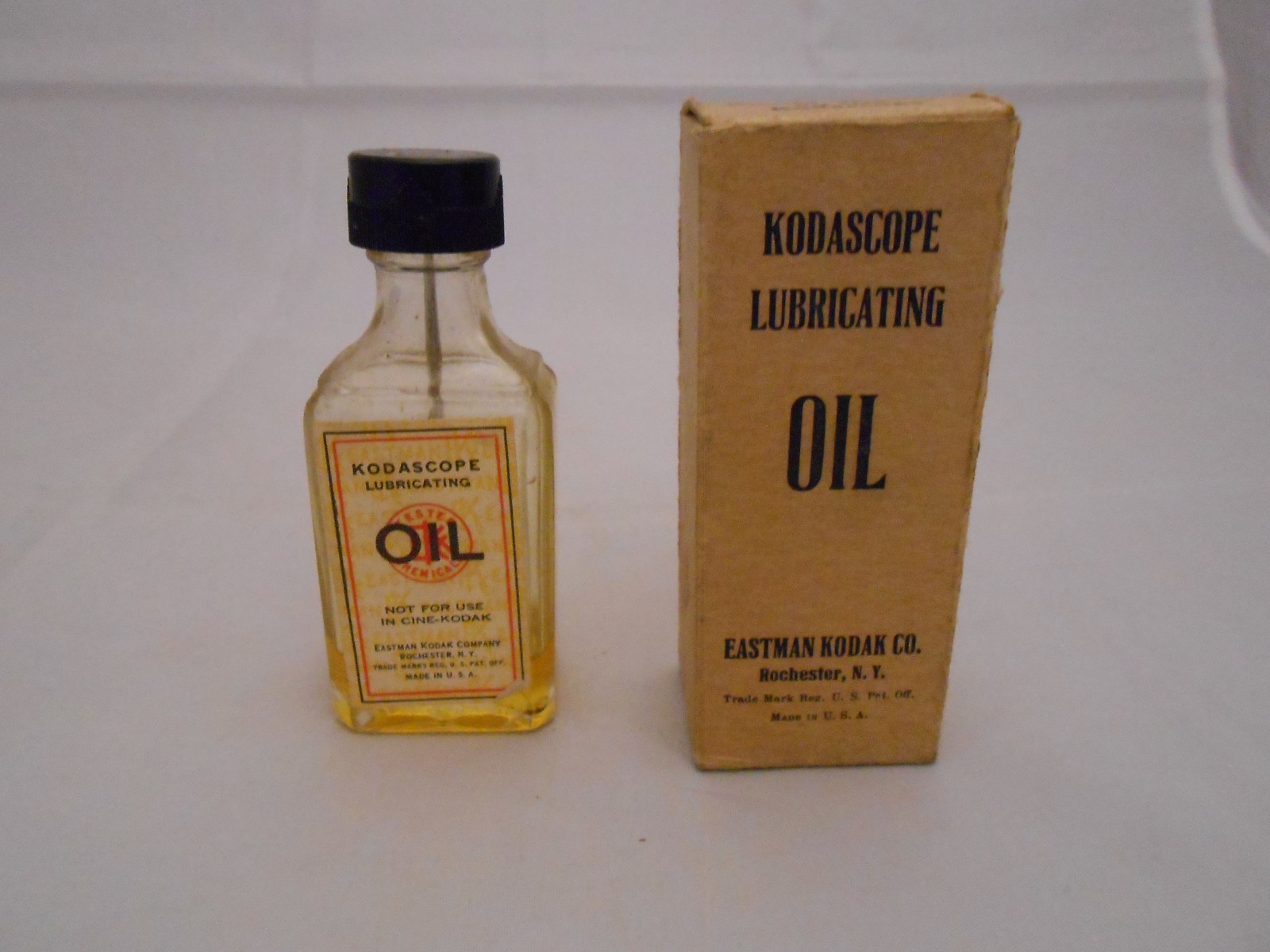 Vintage Kodascope Lubricating Oil w/Box, Partially Filled, Film/Photography