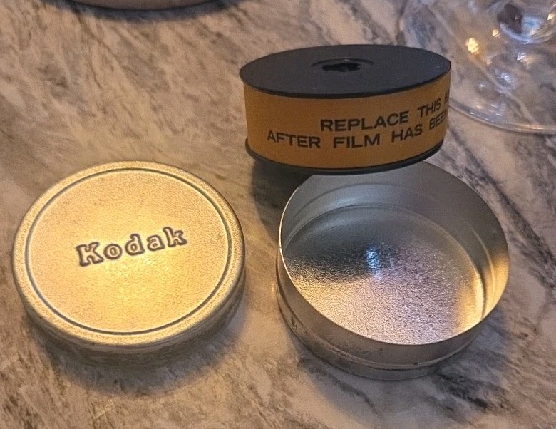 VINTAGE! 1950s Kodak metal canister tin with new reel roll of 8mm film (R-140)