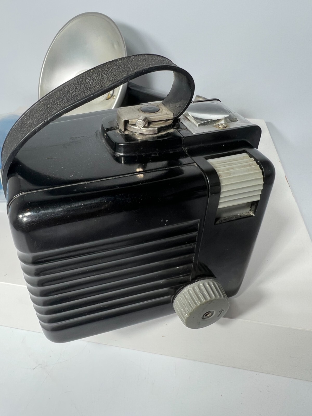 Vintage Kodak Brownie Hawkeye with Kodalite Flash Holder With 7 Additional Bulbs