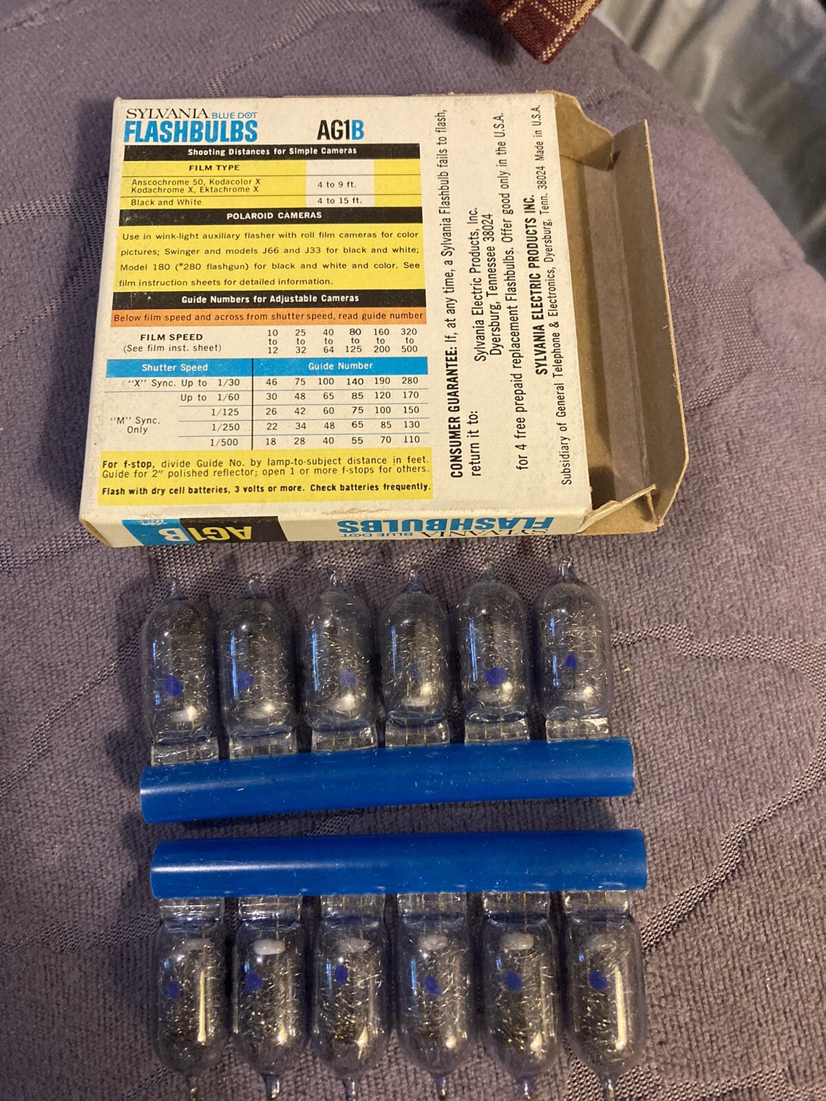 Circa 1970 Sylvania Blue Dot Flashbulbs AG1B Unused In Box