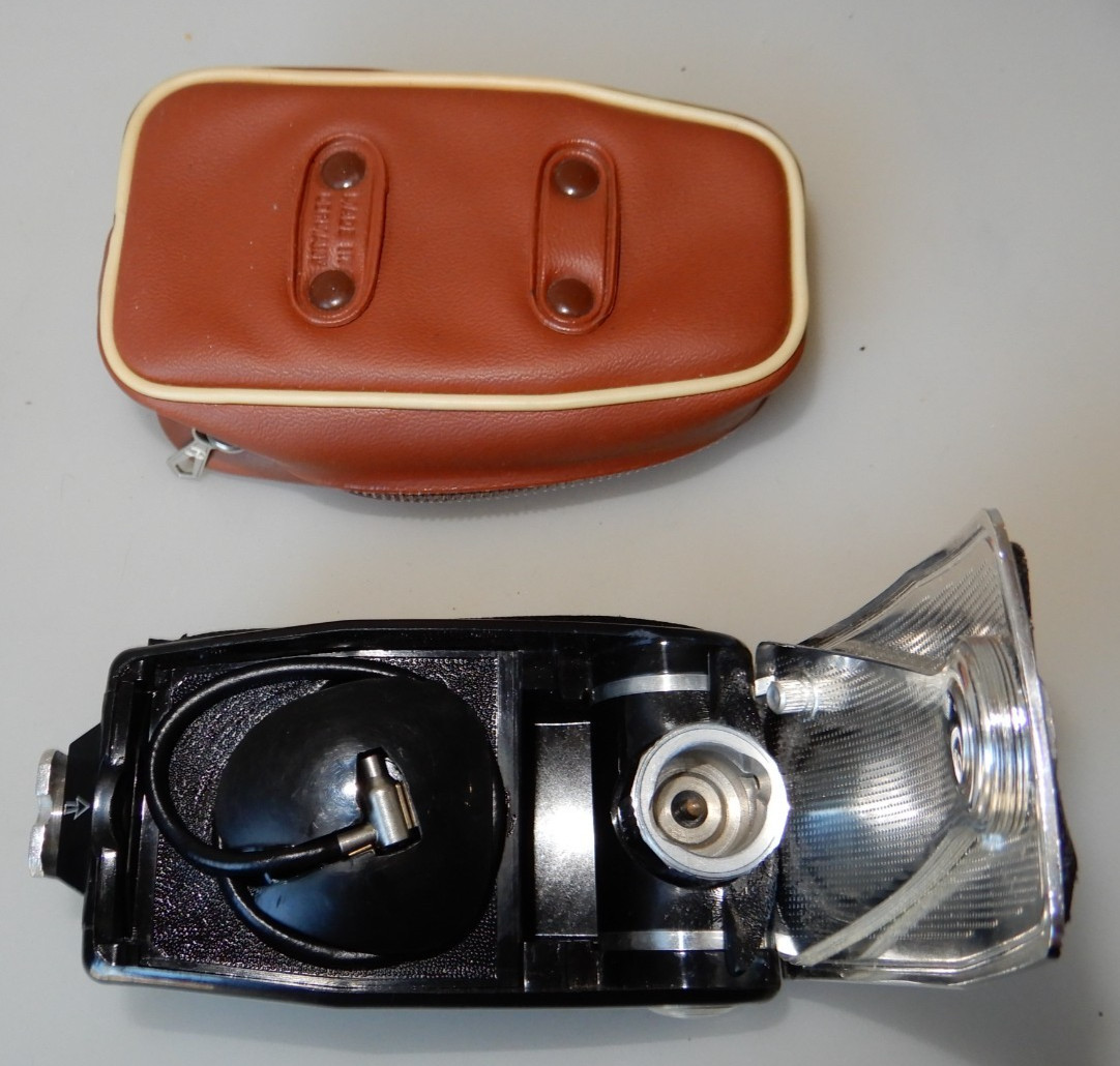 Agfa (Germany) Agfalux Foldable Flash Bulb Accessory + Original Carrying Case
