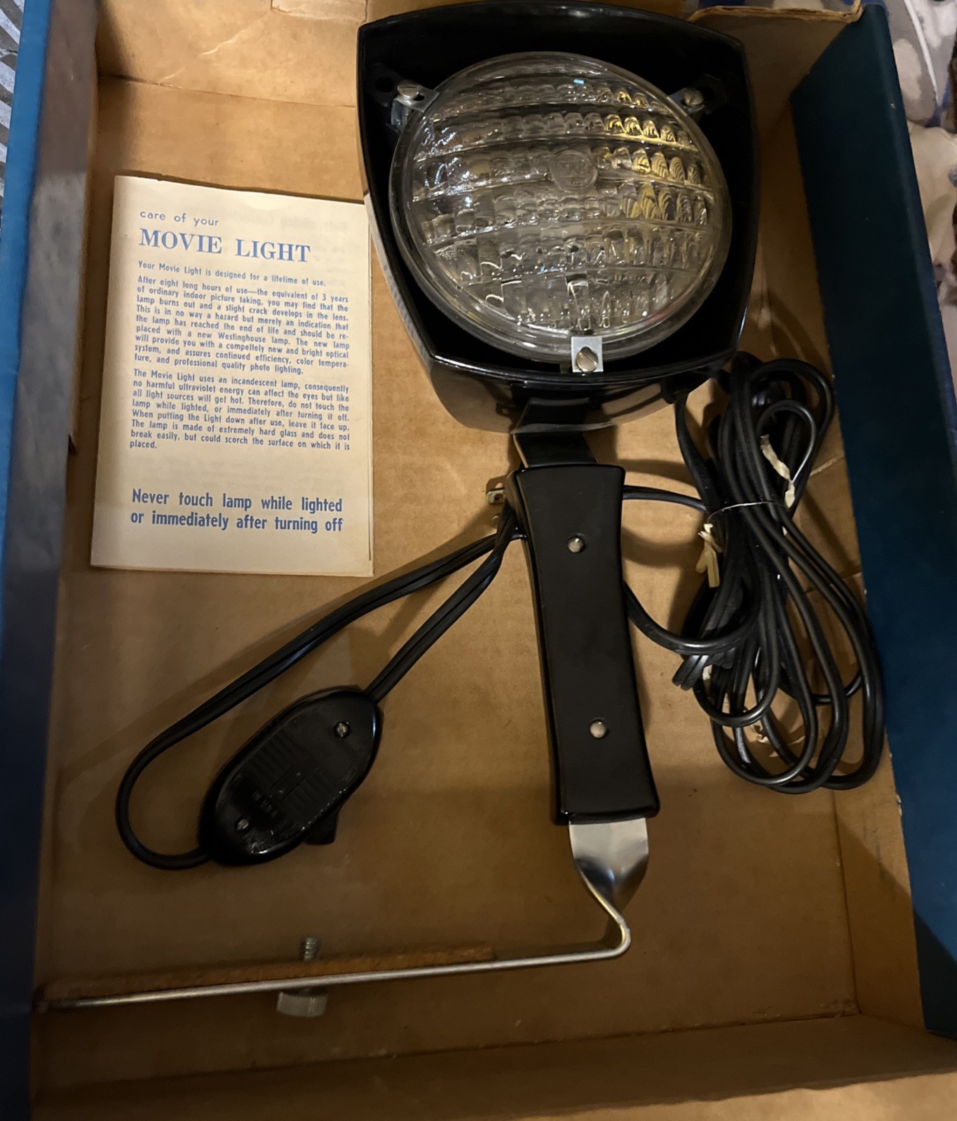 Vintage Westinghouse Super 88 Movie Light 650 Watt Sealed Beam Original Box. XH