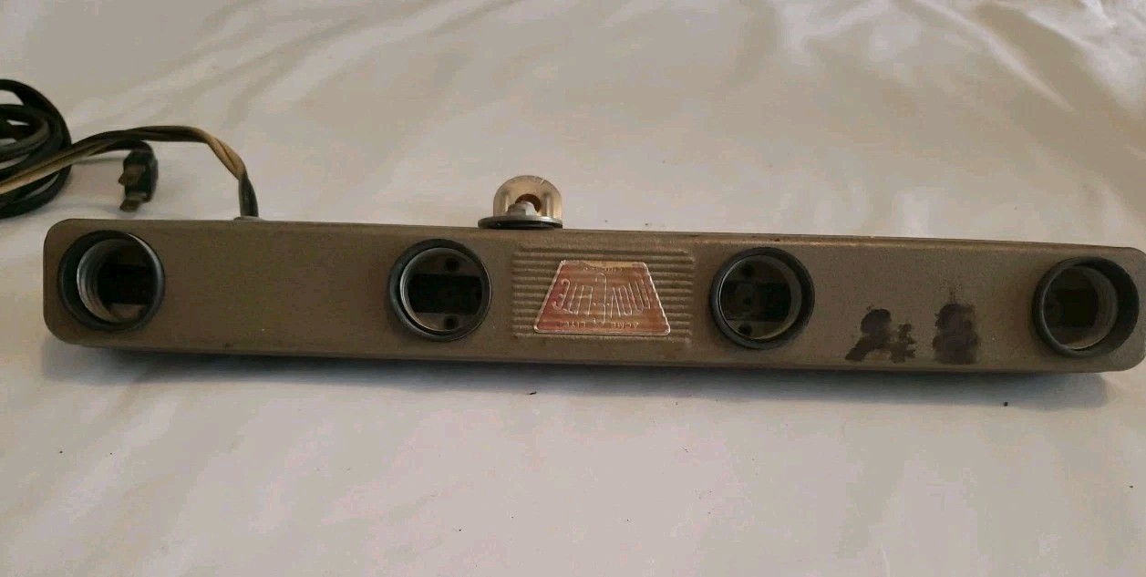 Vintage Acme MOV-E-LITE Bar ~ Movie, Theater, Photo Lite Works Approx. 14” Long