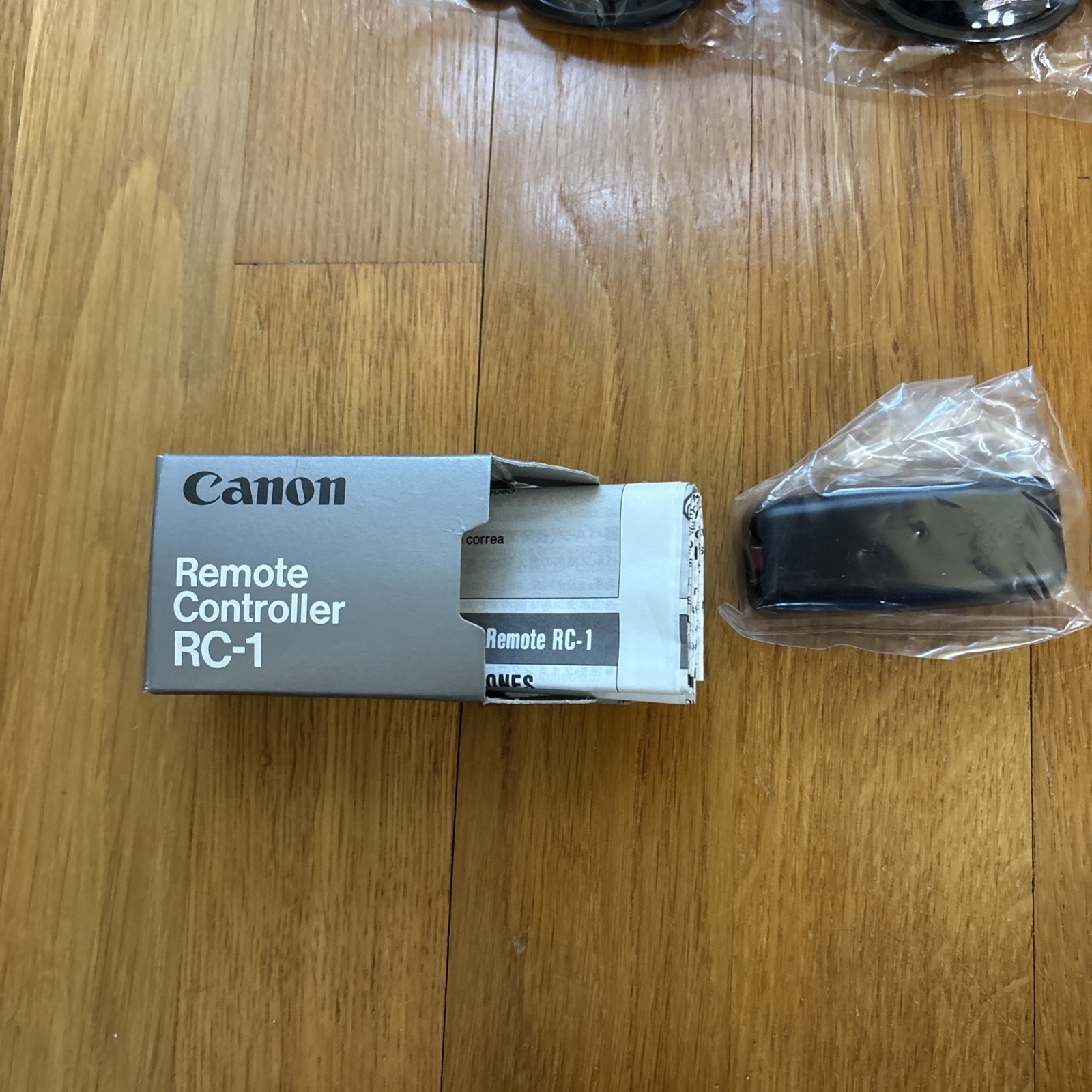 Vintage CANON EOS Rebel Accessories RC-1 Remote Sunglasses Lens Cleaning Kits