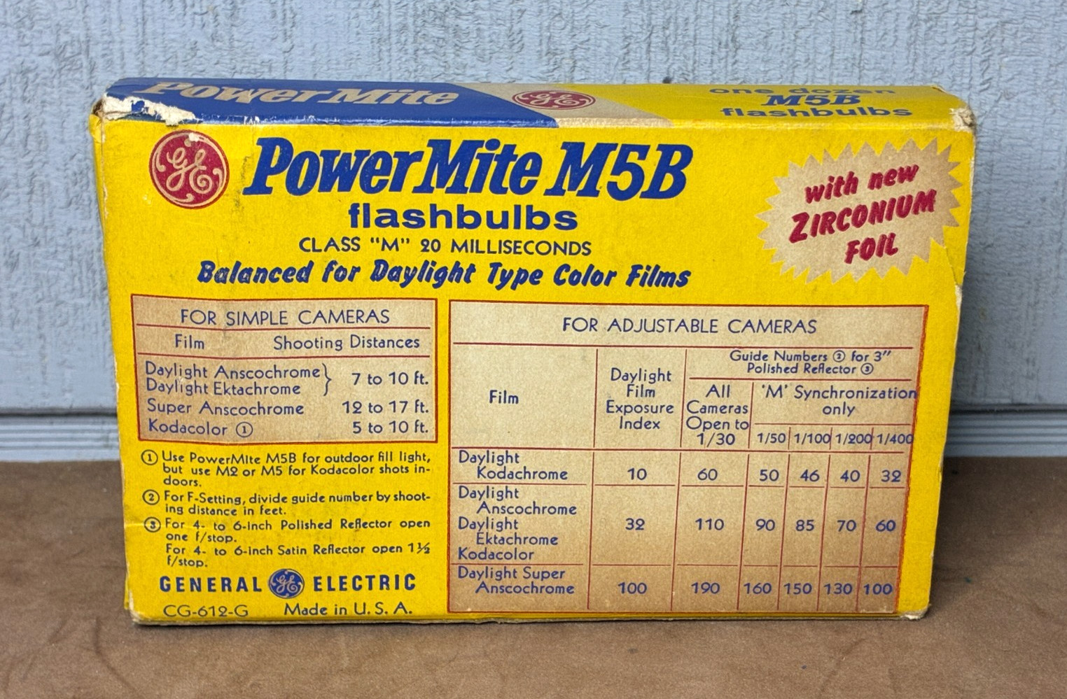 Vintage GE Power Mite M5B Blue Flashbulbs w/ Zirconium Foil ~ NOS ~ 12 Bulbs