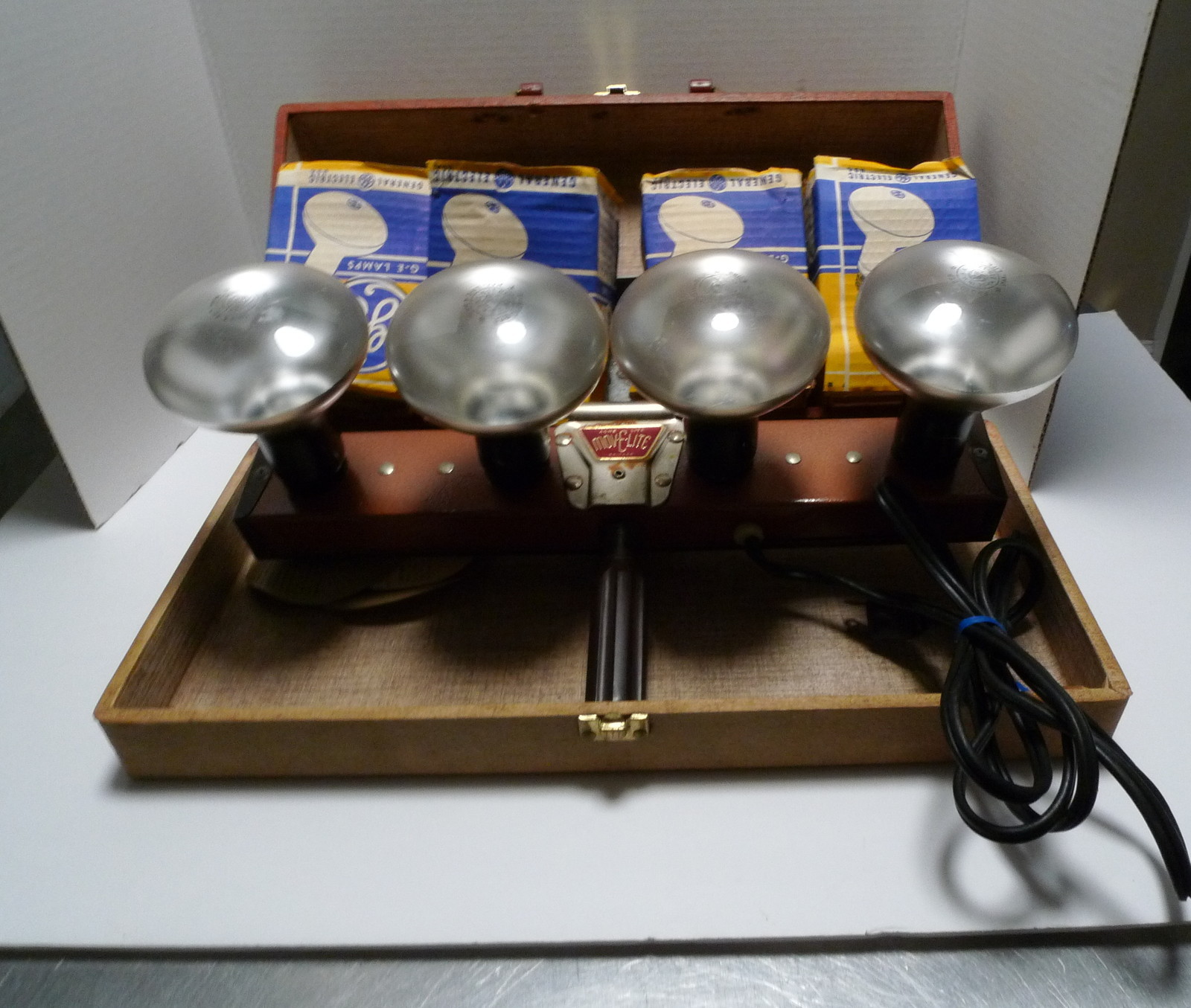 Acme Mov-E-Lite Movie Light Bar in working order with Case Chicago