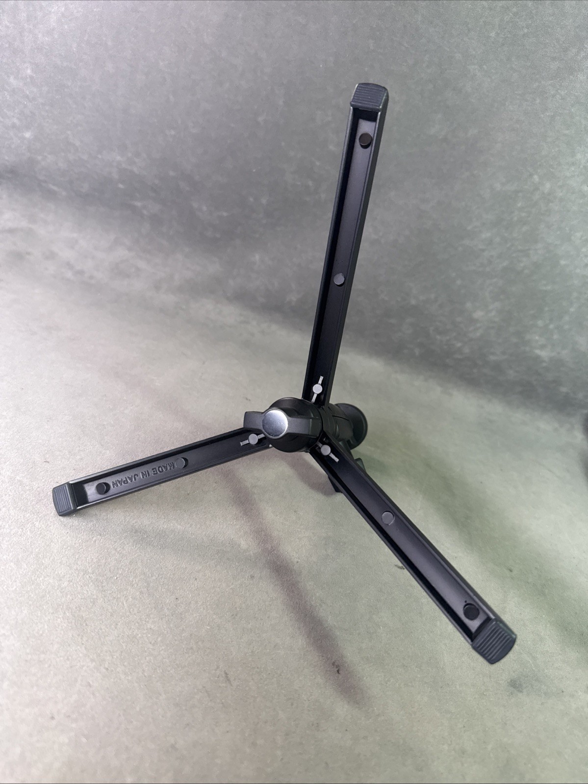 Star-D Model 306 Camera Table Top Tripod with Zipper Case