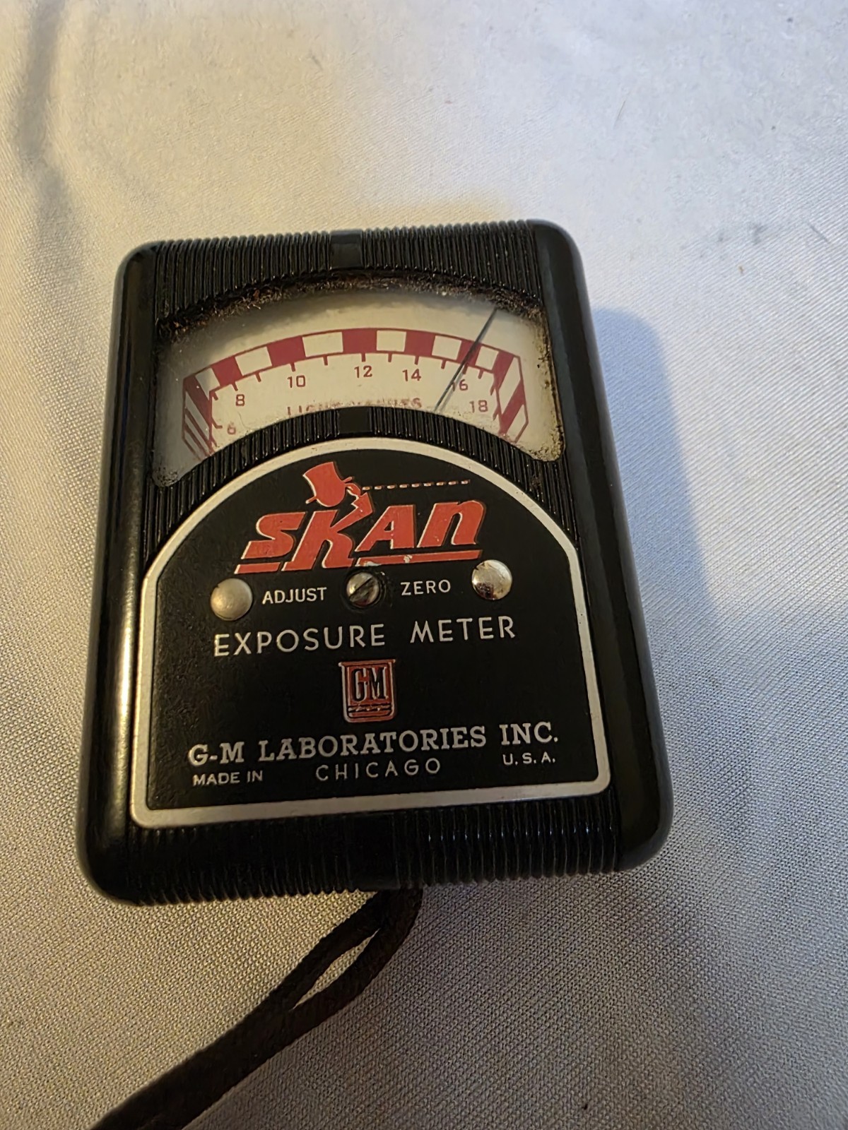 Vintage SKAN Exposure Meter by G-M Laboratories Inc. Chicago USA leather case.