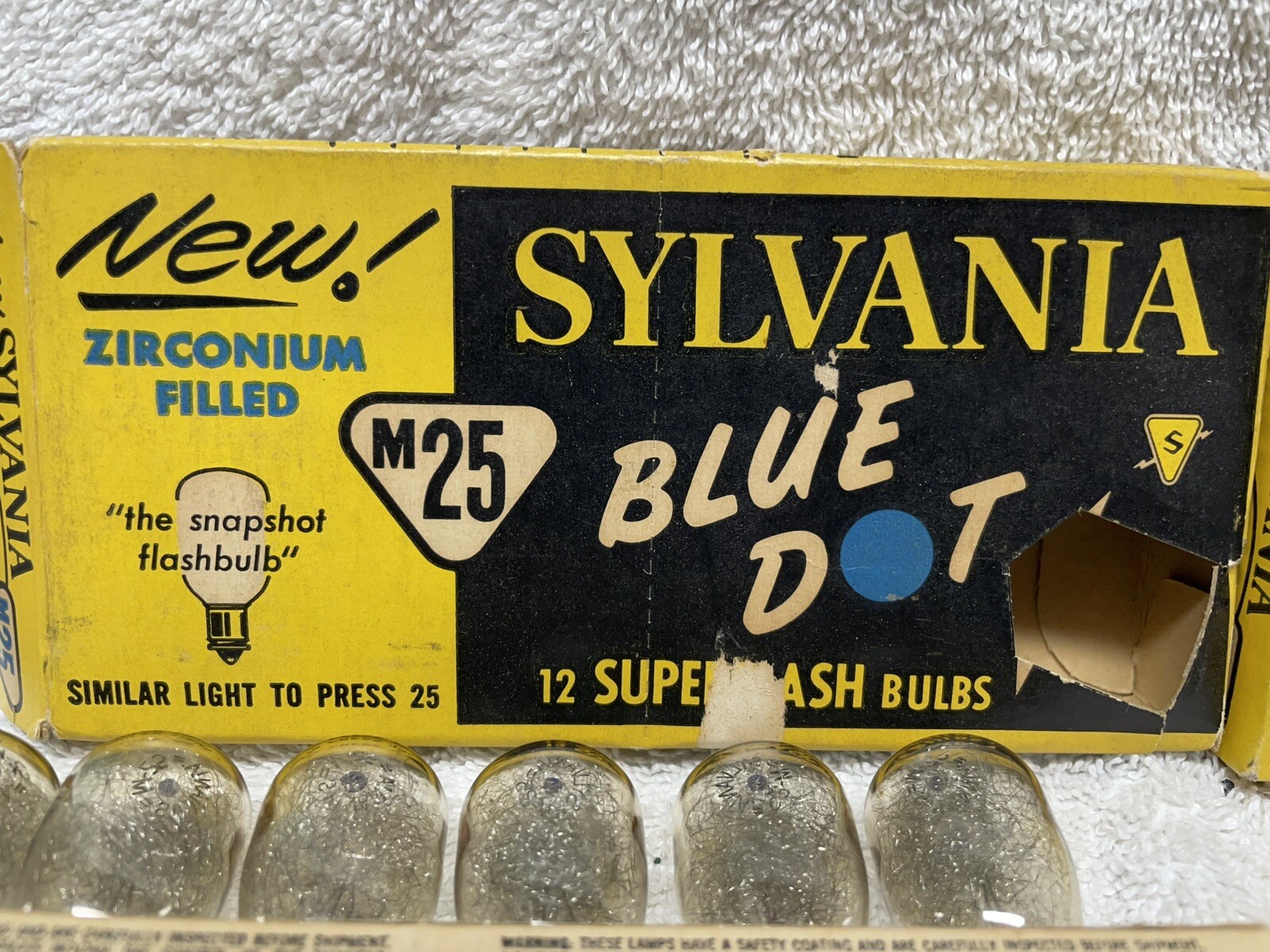 2 Boxes Of Sylvania Blue Dot M25 Zirconium Filled Superflash Bulbs 12 In Each Bx