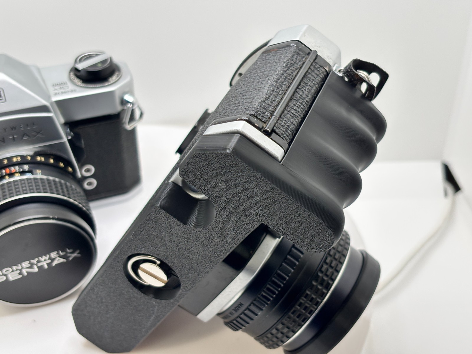 Compact Handgrip Profile Ergonomic Camera Grip Compatible K1000/Spotmatics