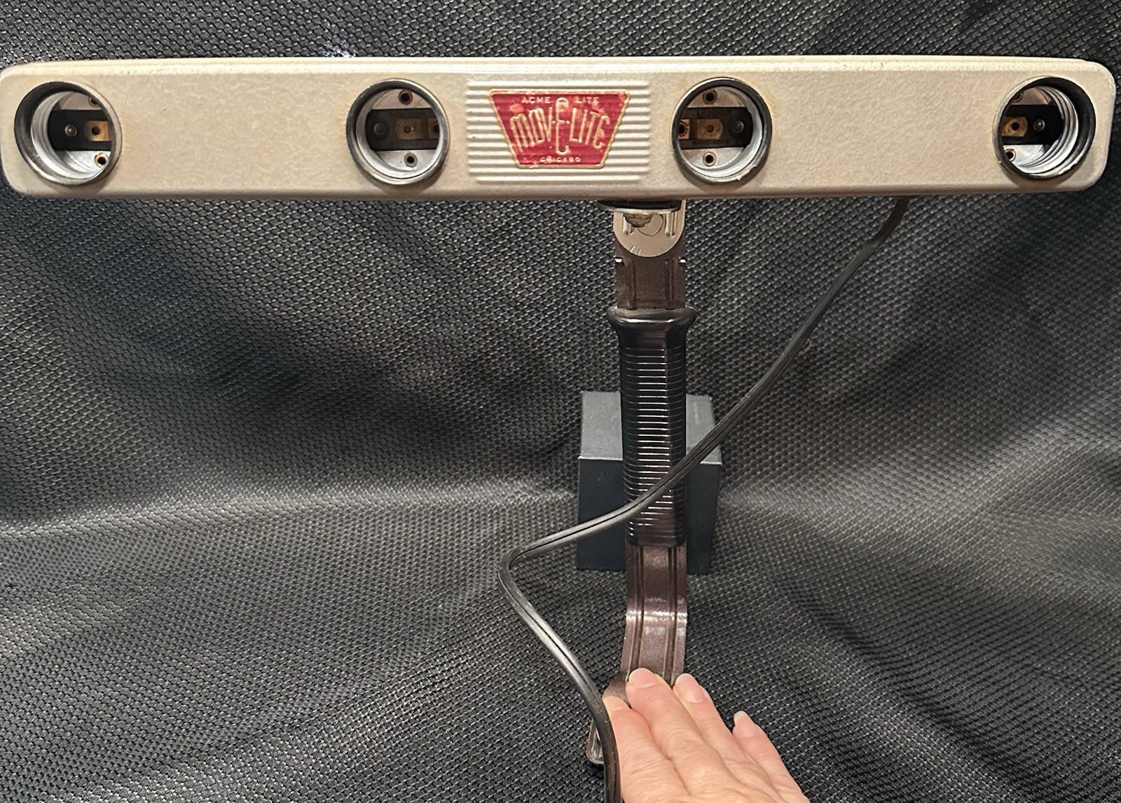 Vintage 1950’s ACME Mov-e-Lite 4-bulb Light Bar For Photography Filmmaking Metal