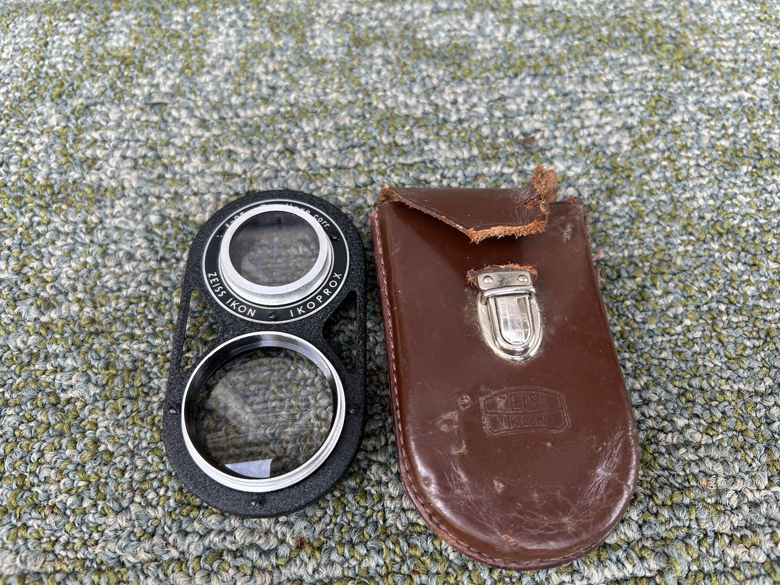 Zeiss Ikon ‘Ikoprox F=0.5m Parallax Correct Close Up Lens Attachment With Case