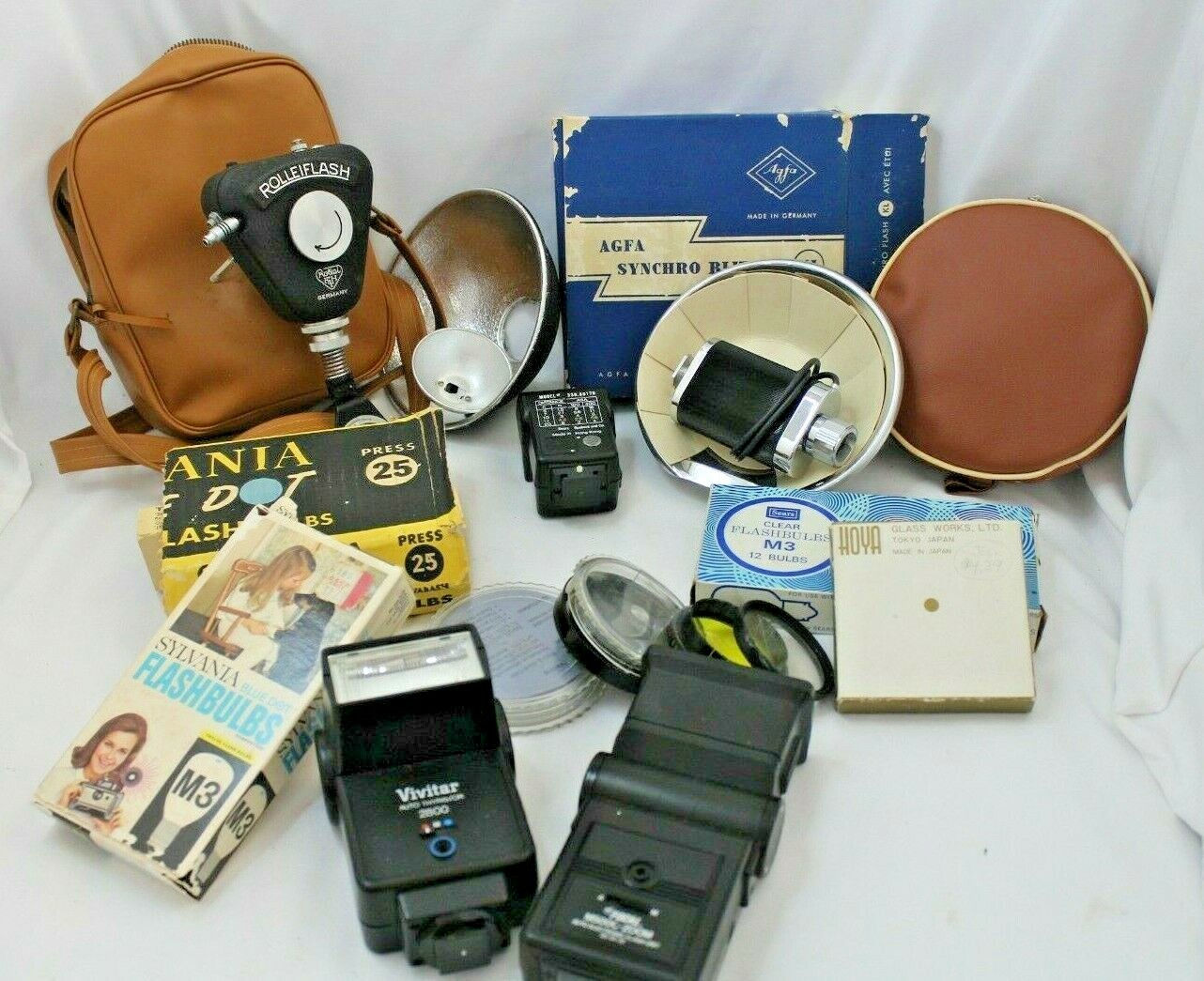LOT OF VINTAGE CAMERA FLASHES, BULBS, FILTERS, AND ACCESSORIES
