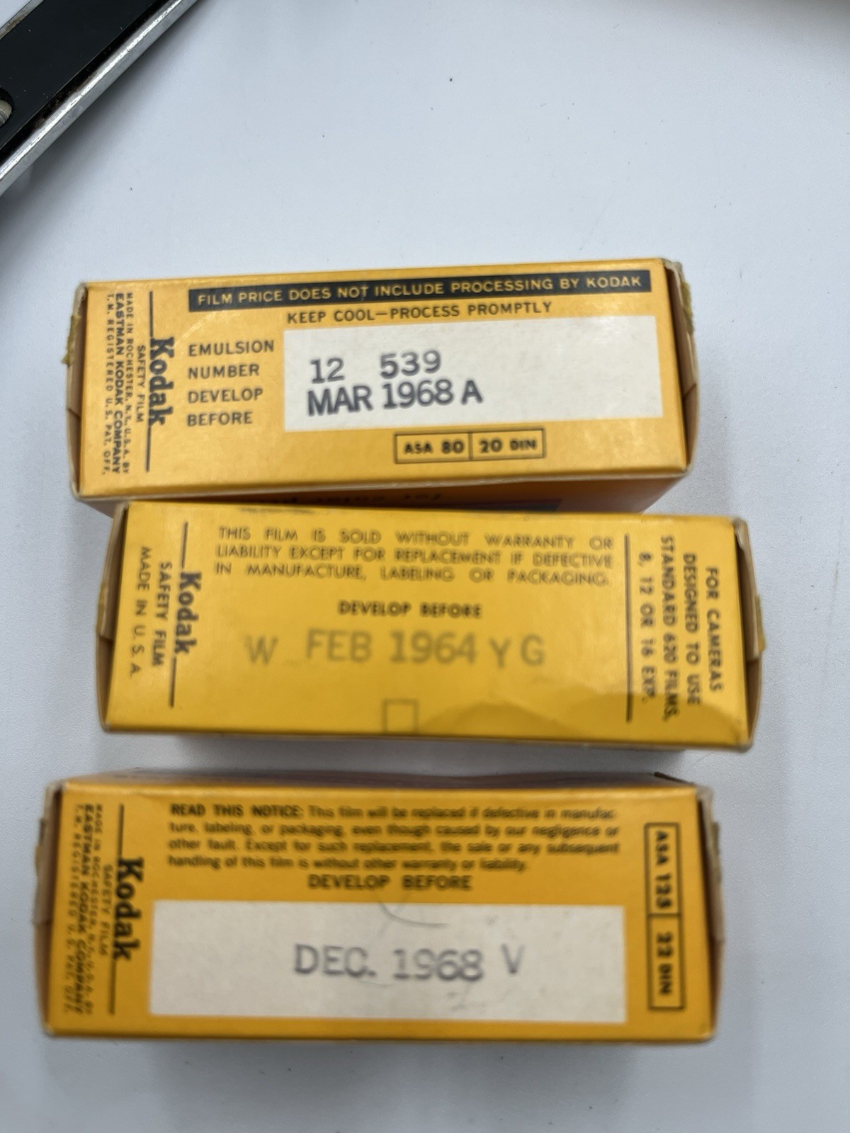 VINTAGE | Kodak Flasholder Model B Original Box Bulbs& extra parts NOT TESTED